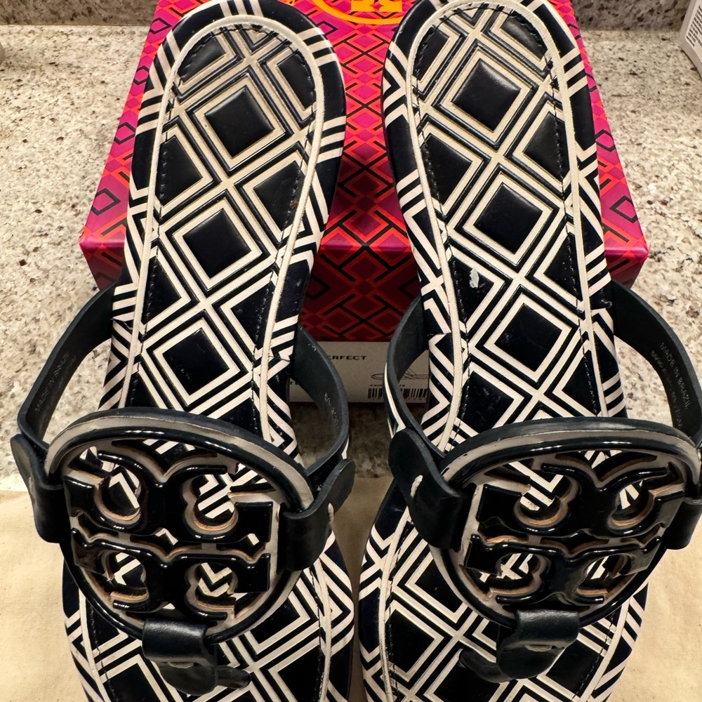 Tory Burch Metal Miller. Navy/New Ivory. 7.5. Leather.